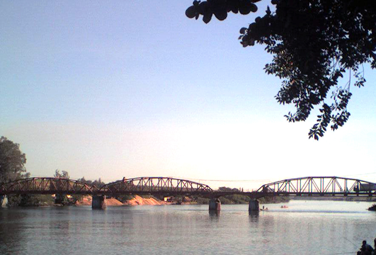 Ponte de Ferro<a style='float:right;color:#ccc' href='https://www3.al.sp.gov.br/repositorio/noticia/08-2008/Barra Bonita ponte de ferro.jpg' target=_blank><i class='bi bi-zoom-in'></i> Clique para ver a imagem </a>